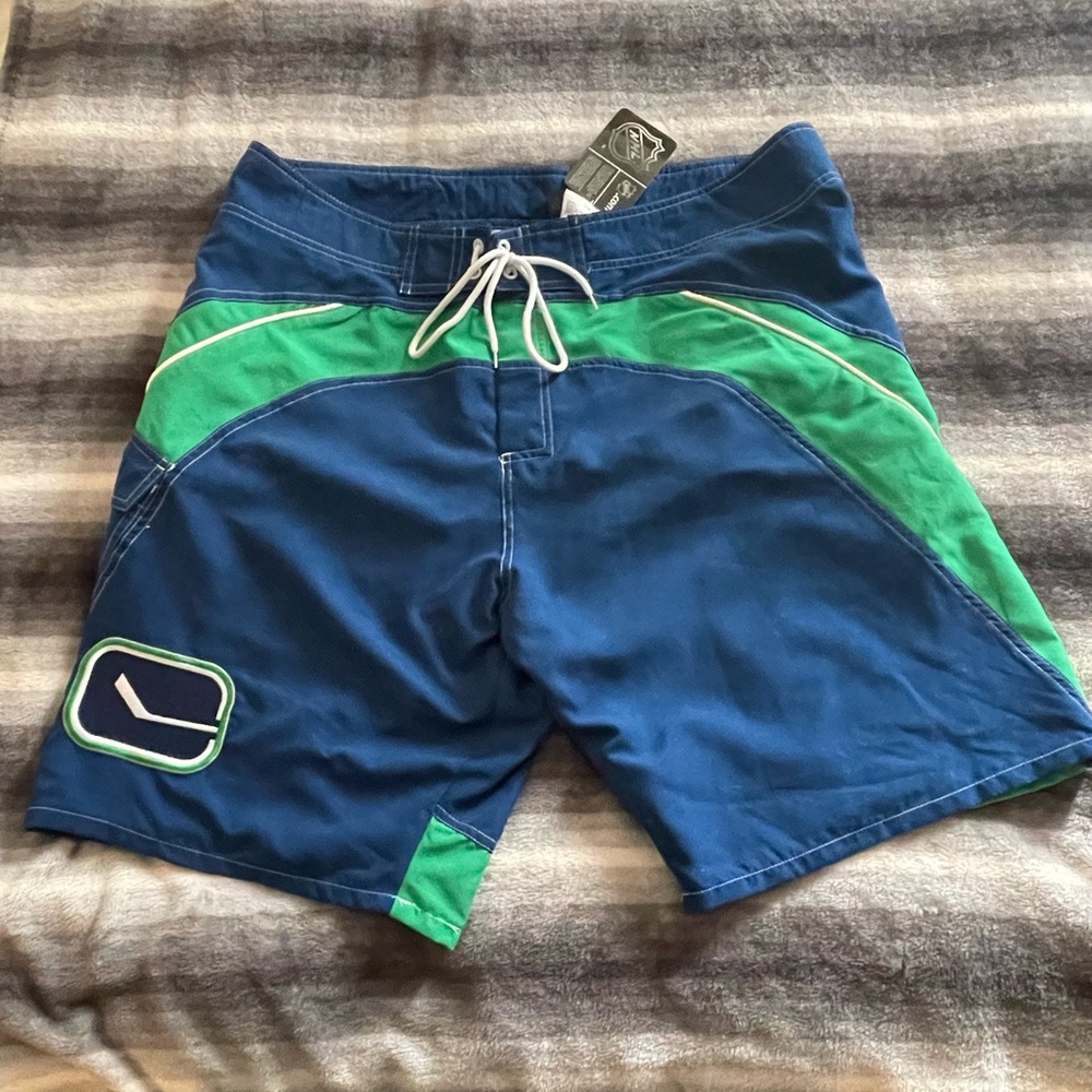 Vancouver Canucks NHL Board Shorts Men’s XL